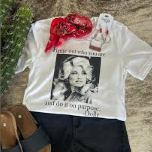 Dolly Parton crop top washed ight gray color size small no gray but sticker - Picture 1 of 6